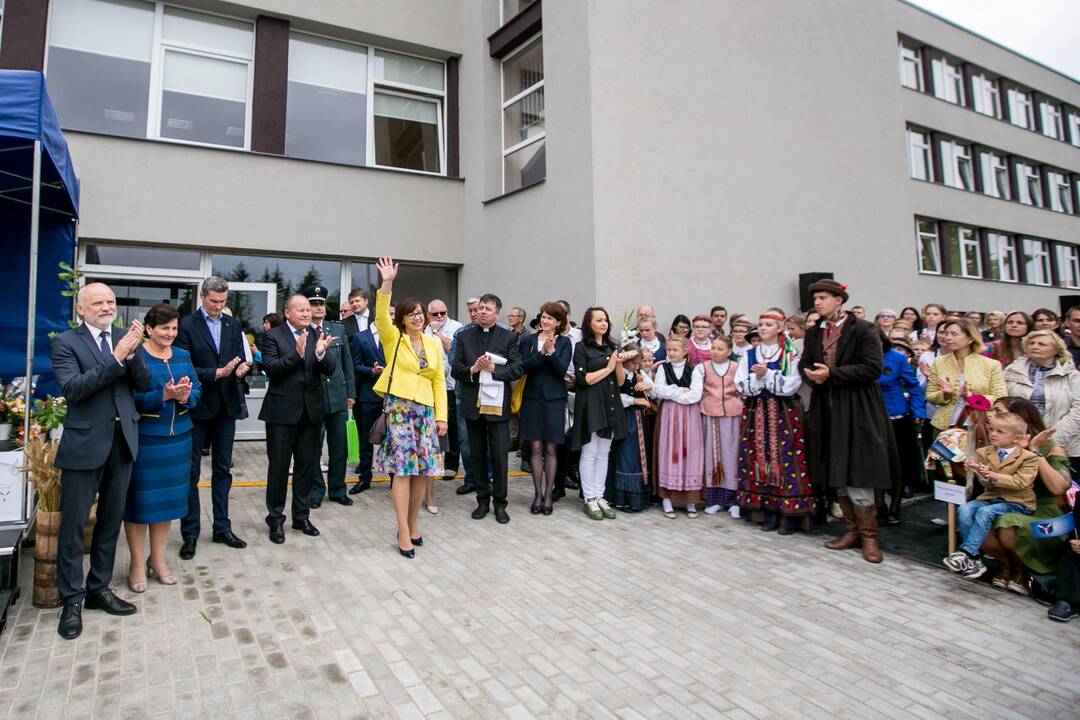 Atidaryta rekonstruota Domeikavos gimnazija