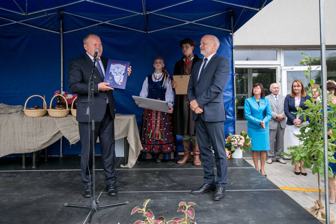 Atidaryta rekonstruota Domeikavos gimnazija
