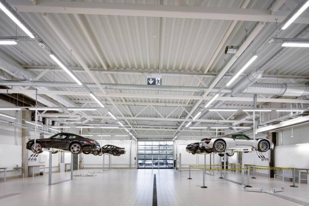 „Porsche“ centras