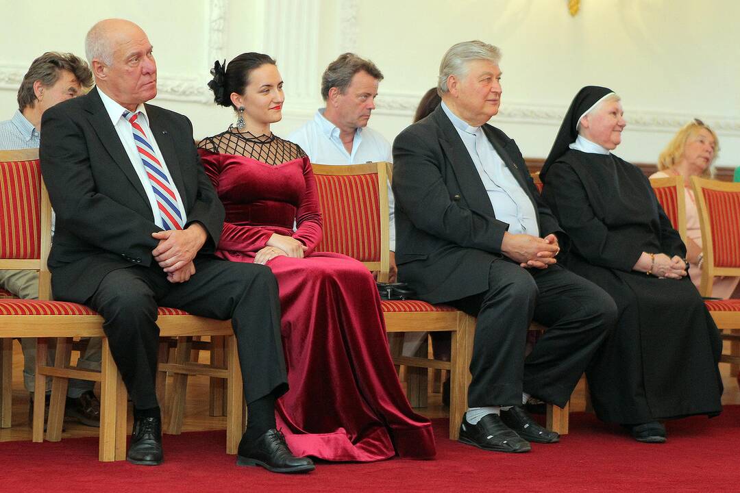 Seserų benediktinių paramos renginys