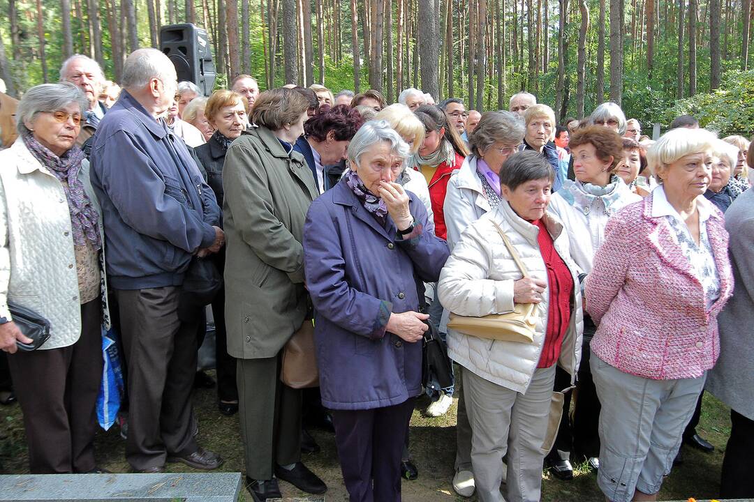 Lietuva atsisveikino su profesoriumi L. Donskiu