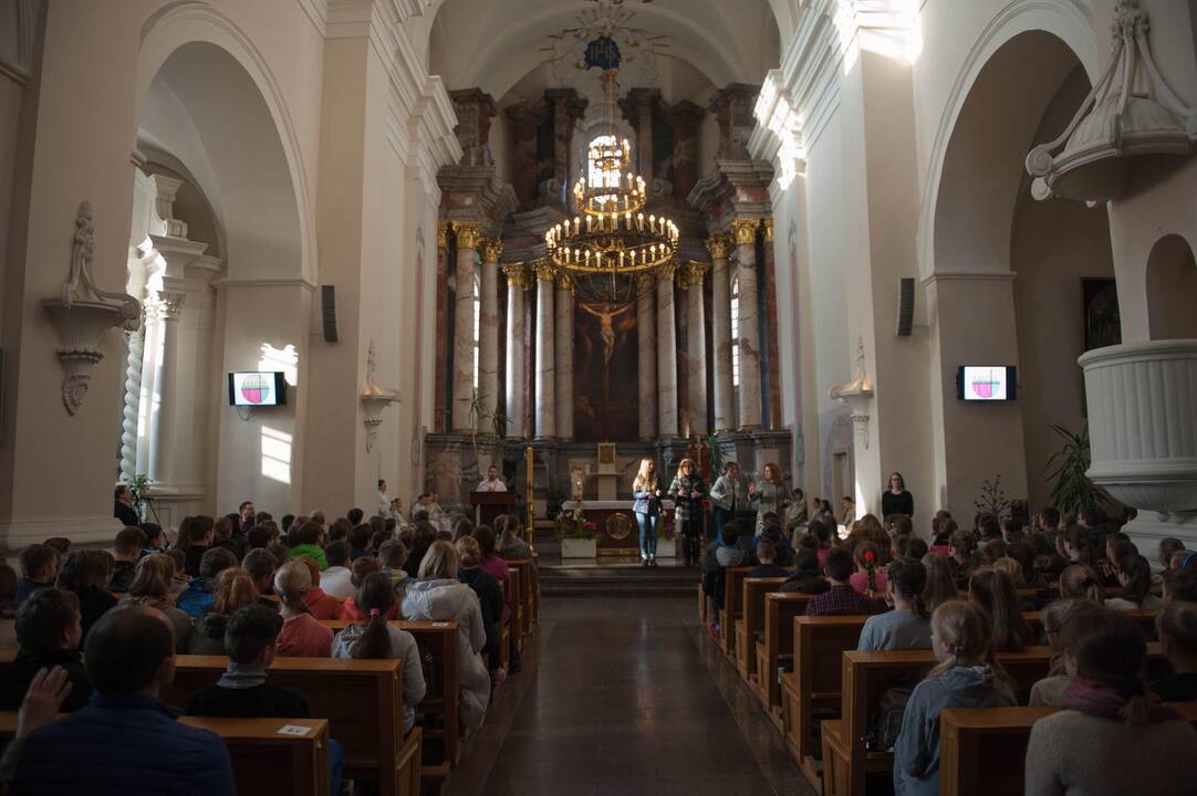 Malda gestų kalba Kauno šv. Pranciškaus Ksavero bažnyčioje