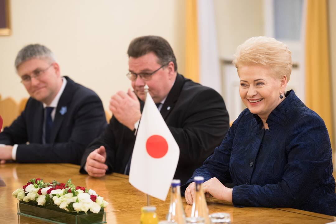 Prezidentė susitiko su Japonijos premjeru