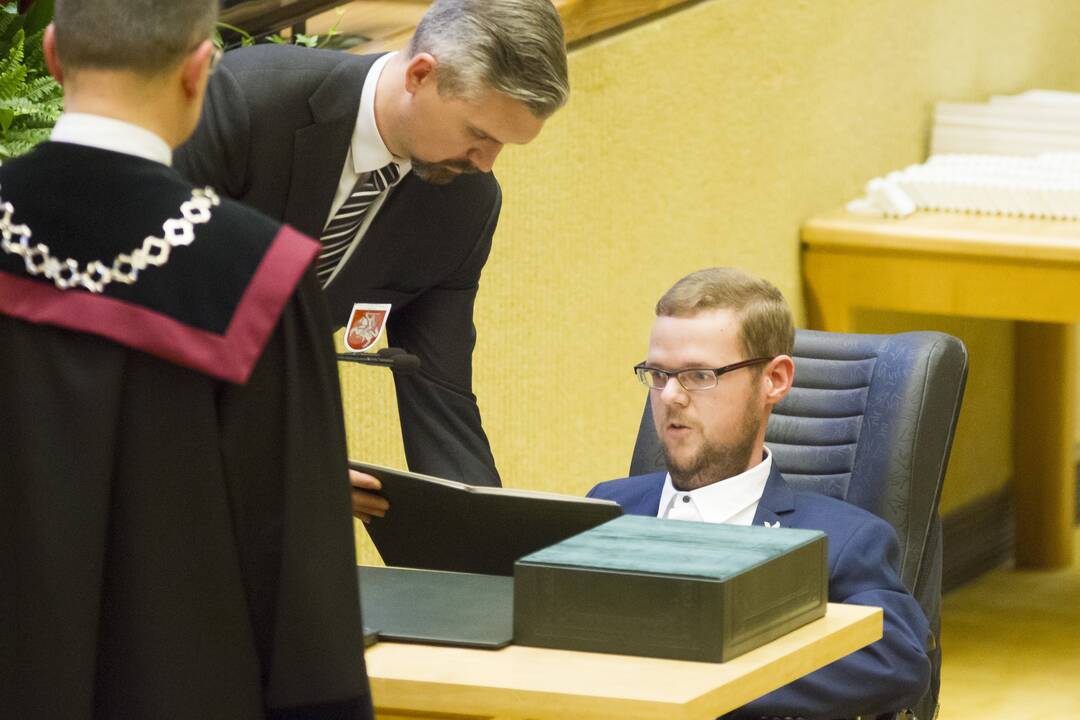 Naujas Seimas susirinko į pirmąjį posėdį