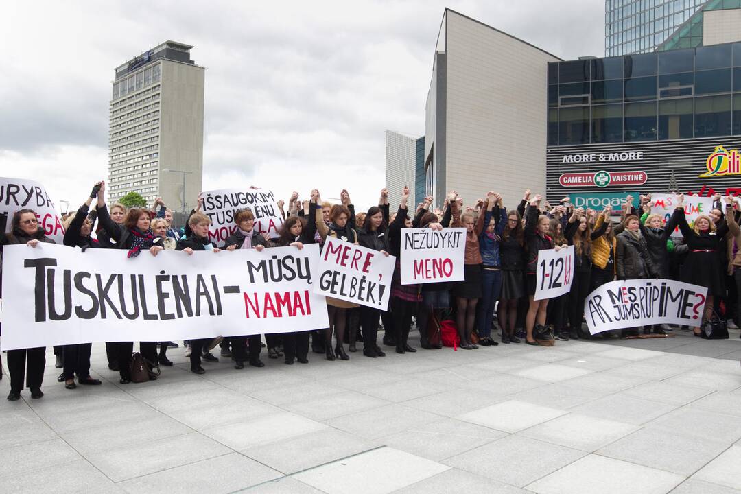 Protestavo sostinės Tuskulėnų mokyklos auklėtiniai ir mokytojai