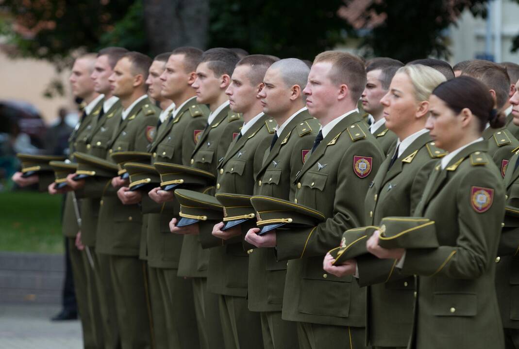 Kariūnams suteikti leitenanto laipsniai