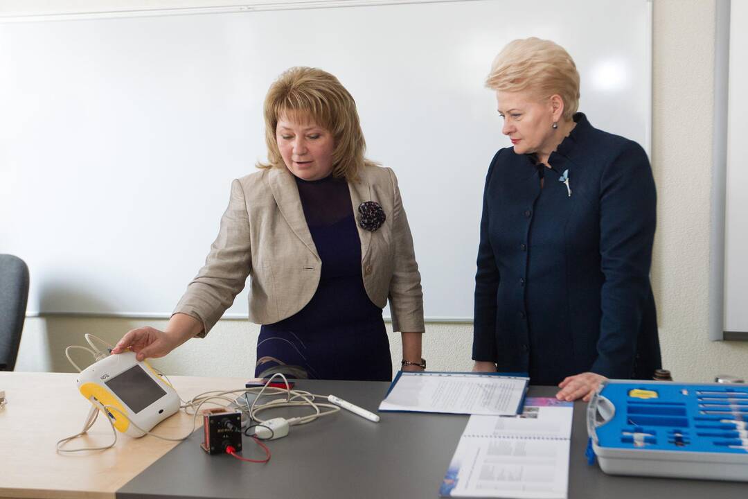 Prezidentė lankėsi Vilniaus žydų gimnazijoje