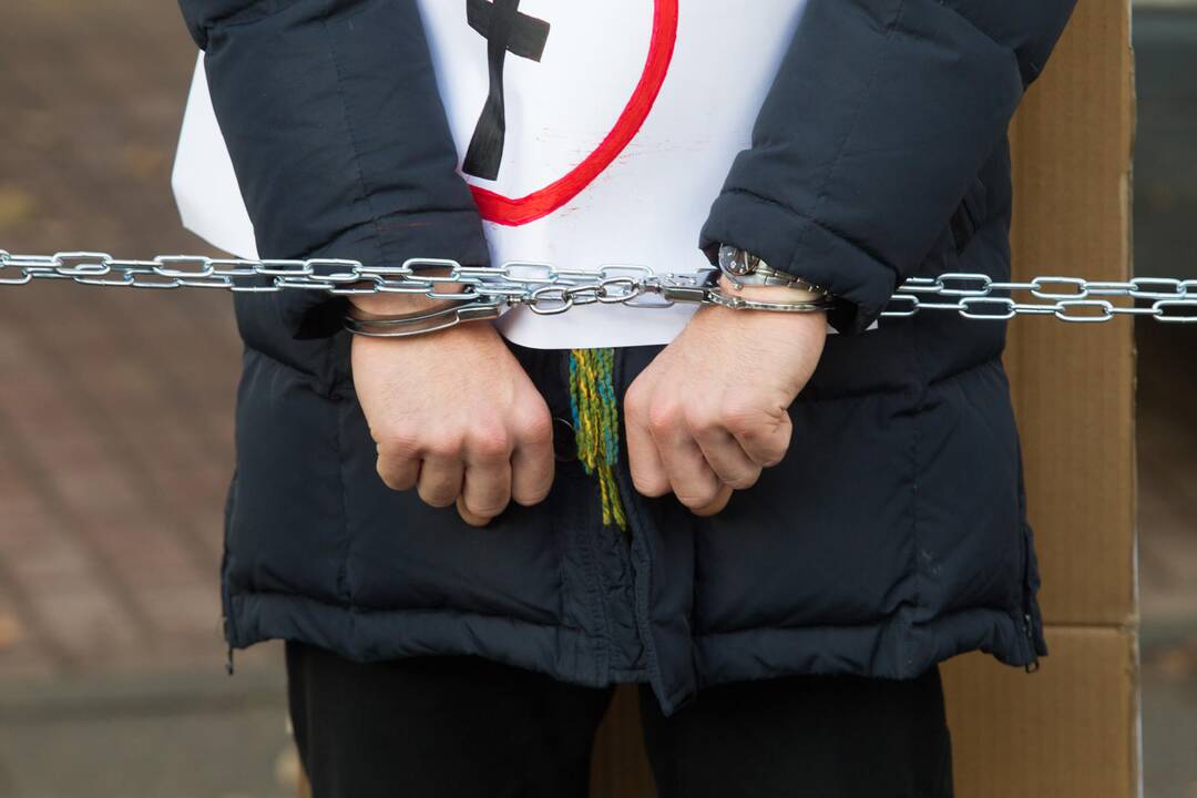 Studentai surengė protesto akciją prie ministerijos