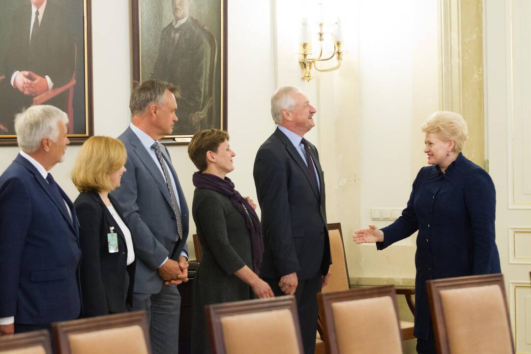 Prezidentė sušaukė pasitarimą dėl mokslo ir inovacijų