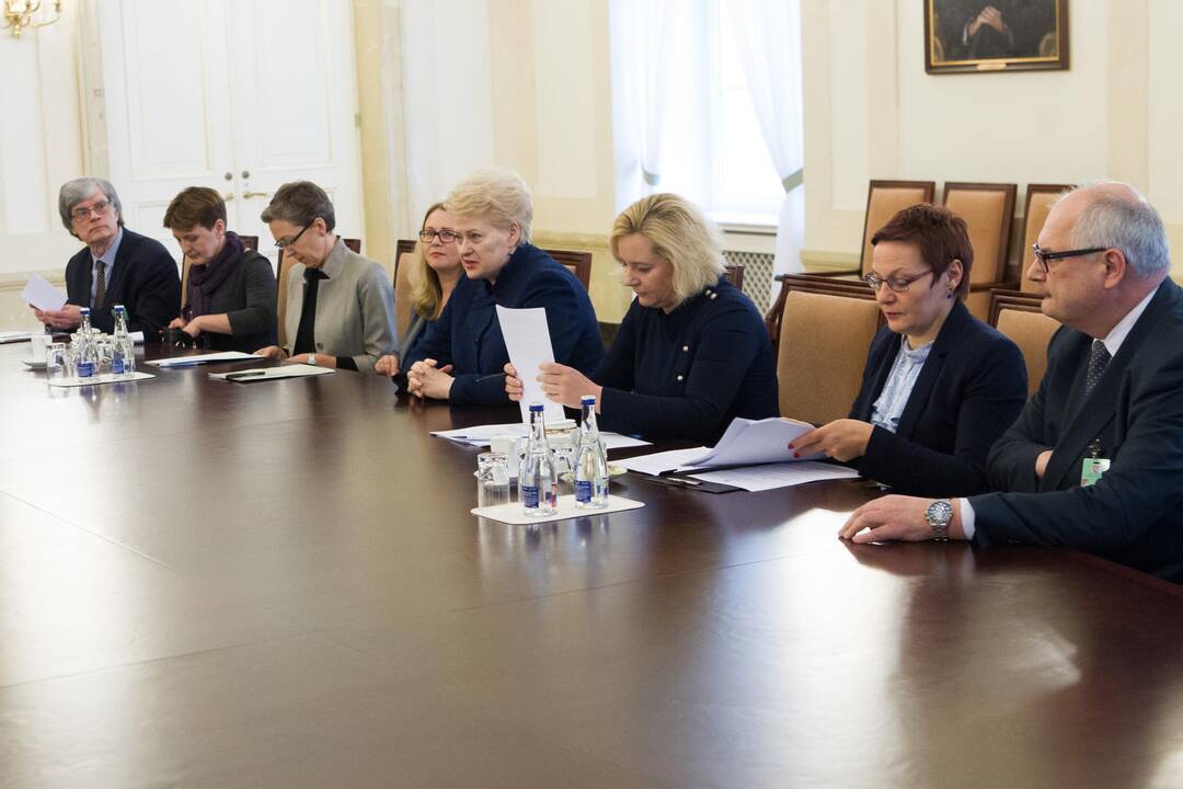 Prezidentė sušaukė pasitarimą dėl mokslo ir inovacijų