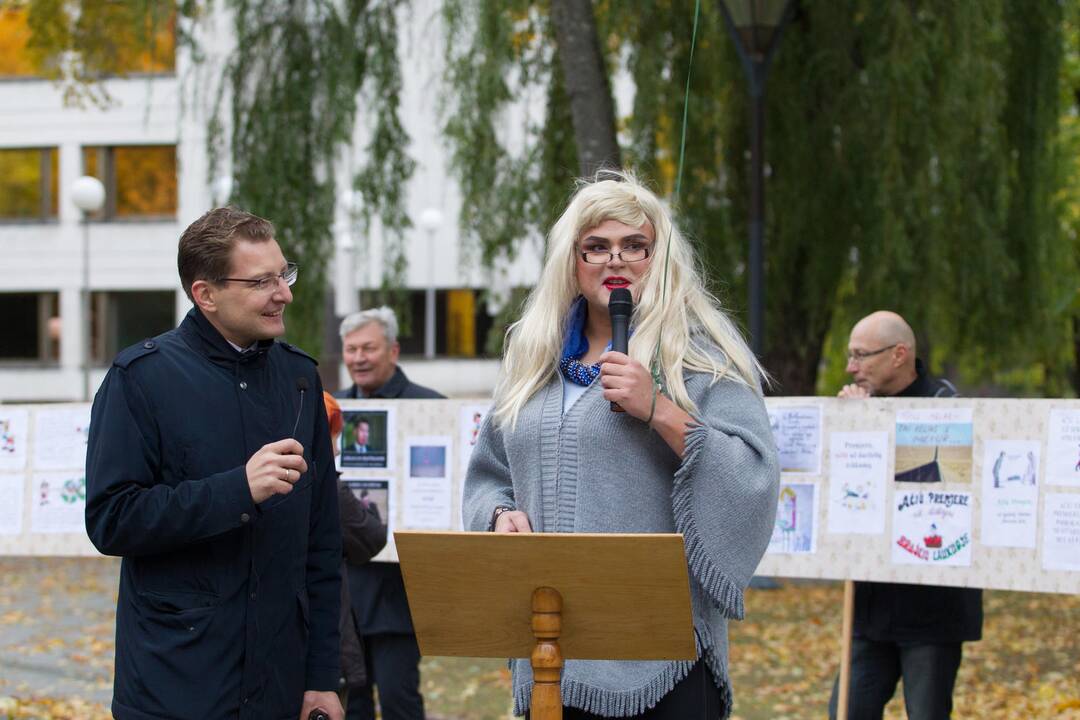 Teatralizuota mokytojų akcija prie Vyriausybės