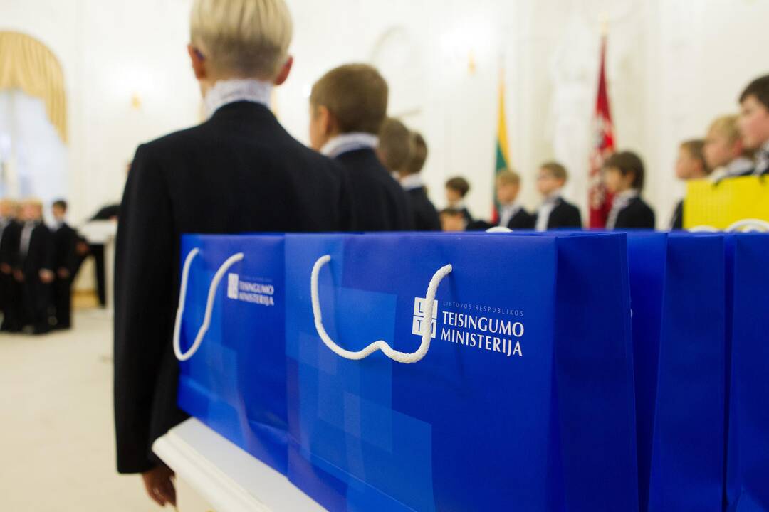 Konstitucijos egzamino nugalėtojų apdovanojimai