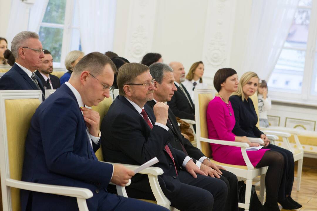 Konstitucijos egzamino nugalėtojų apdovanojimai