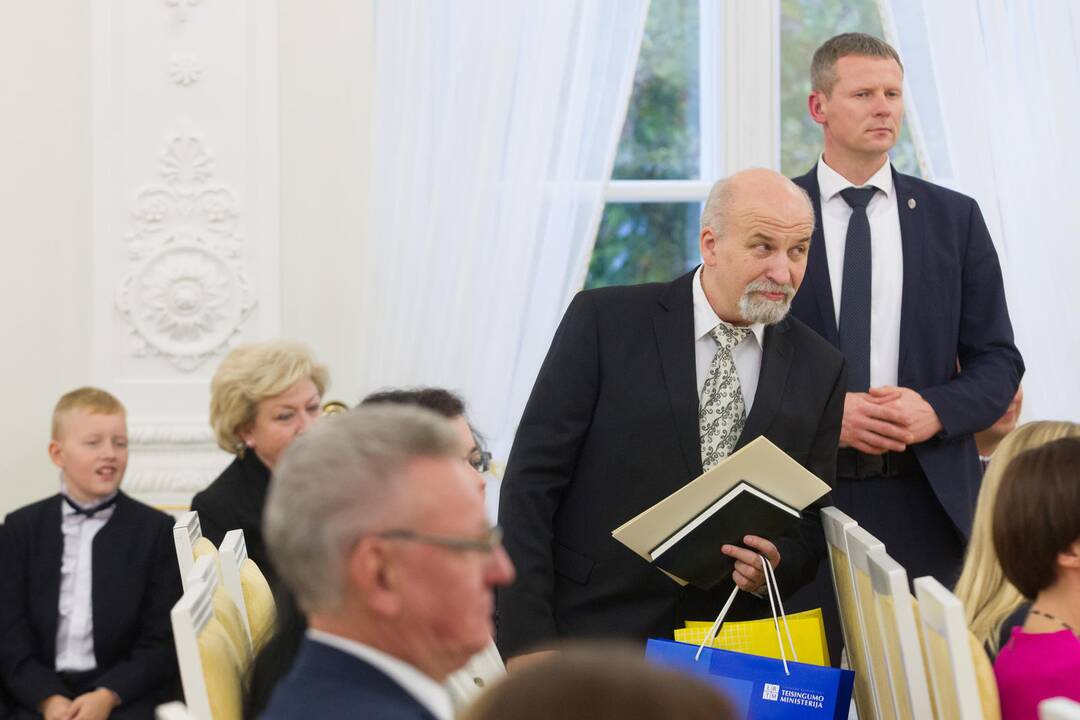 Konstitucijos egzamino nugalėtojų apdovanojimai
