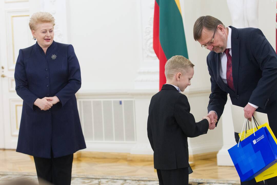 Konstitucijos egzamino nugalėtojų apdovanojimai