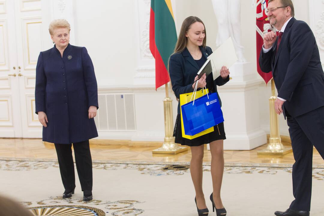 Konstitucijos egzamino nugalėtojų apdovanojimai
