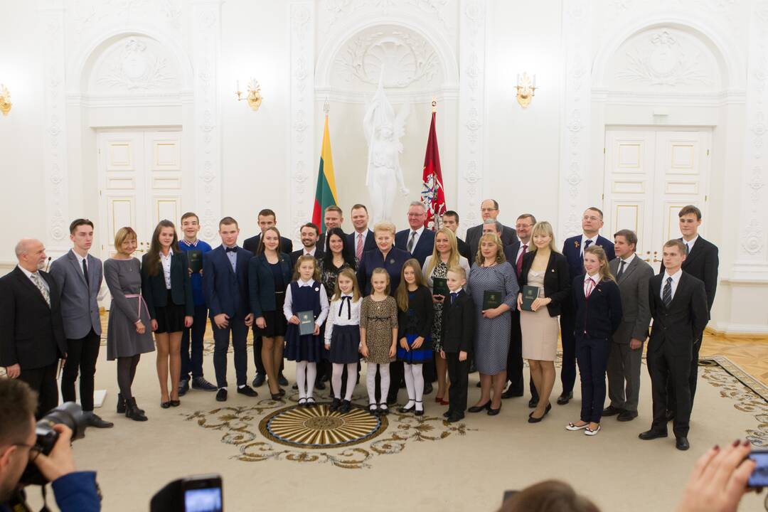 Konstitucijos egzamino nugalėtojų apdovanojimai