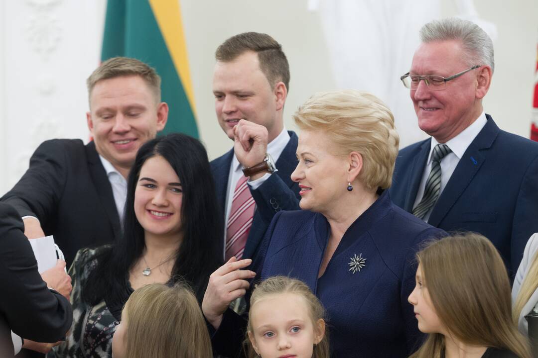 Konstitucijos egzamino nugalėtojų apdovanojimai