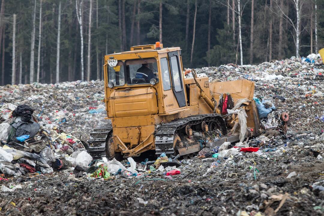 Kazokiškių sąvartyne kaupiasi degiosios atliekos