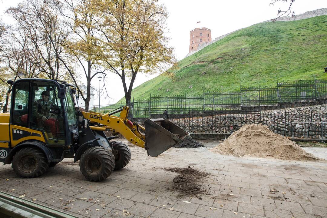 Ant Trijų Kryžių kalno atsivėrė plyšys