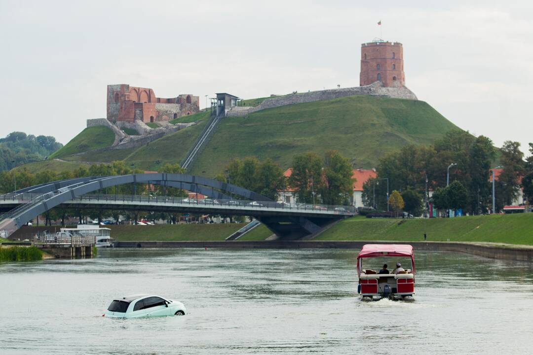 Neryje pakrikštytas atnaujintas „Fiat 500“