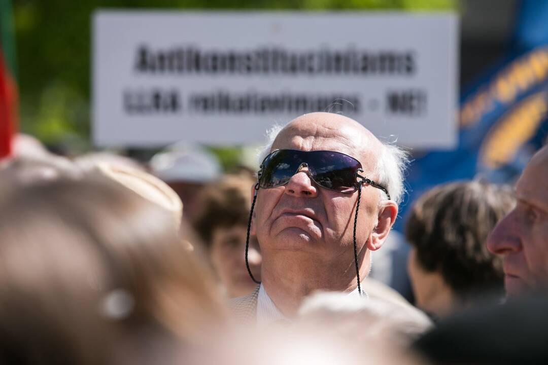 Mitinge prie Seimo skambėjo raginimai ginti lietuvių kalbą