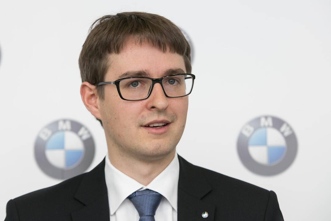 Plaukikui D. Rapšiui – naujutėlaitis BMW ir vardinė plaukimo kepurė