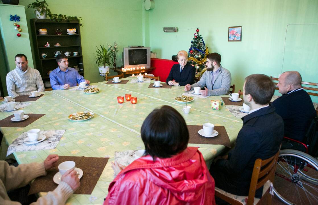 Prezidentė lankėsi labdaros valgykloje