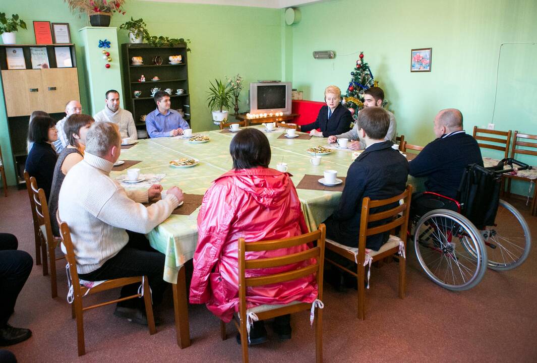 Prezidentė lankėsi labdaros valgykloje