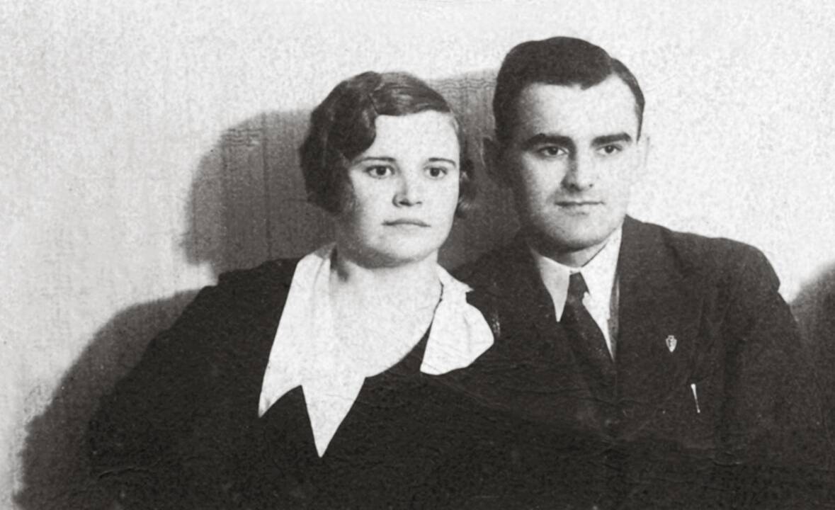 Veidai: 1938 m. skautų paradą stebi gen. Stasys Raštikis, skautų vadovo pavaduotojas Jurgis Alekna, prezidentas Antanas Smetona su žmona Sofija ir tuometinis švietimo ministras. 