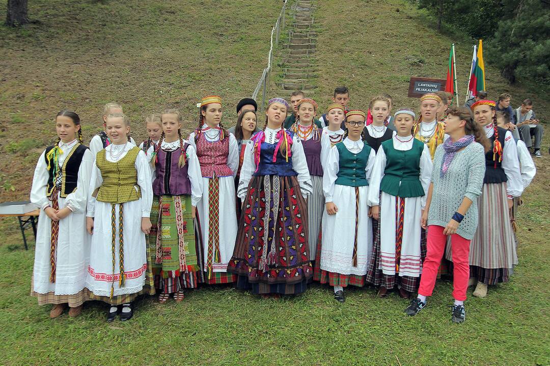 Paveldo dienos Lantainių piliakalnyje