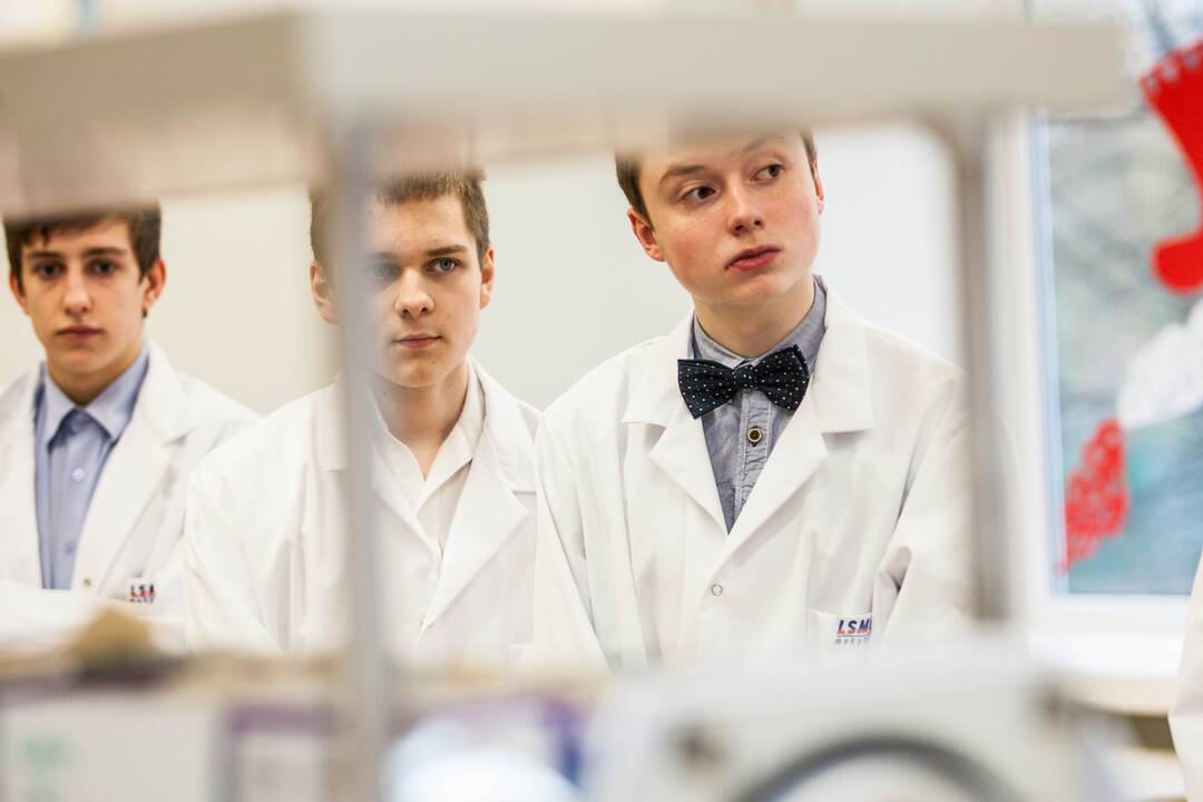 Biotechnologijų laboratorijos atidarymas mokykloje