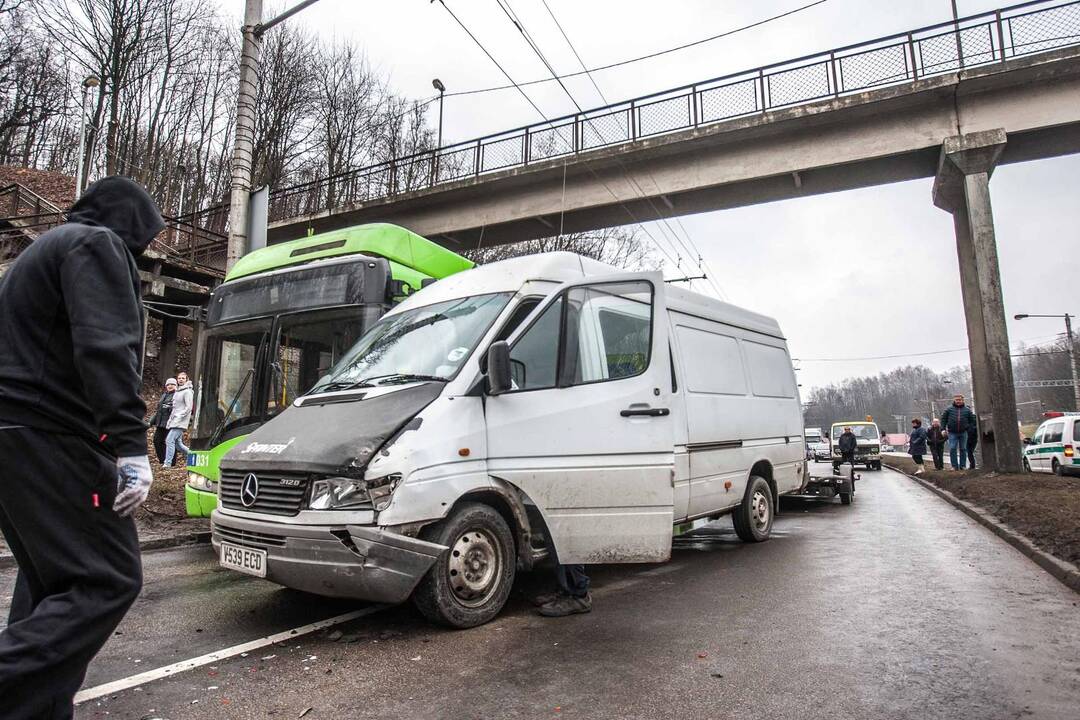 Masinė avarija Tunelio gatvėje