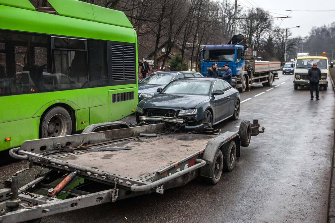 Masinė avarija Tunelio gatvėje