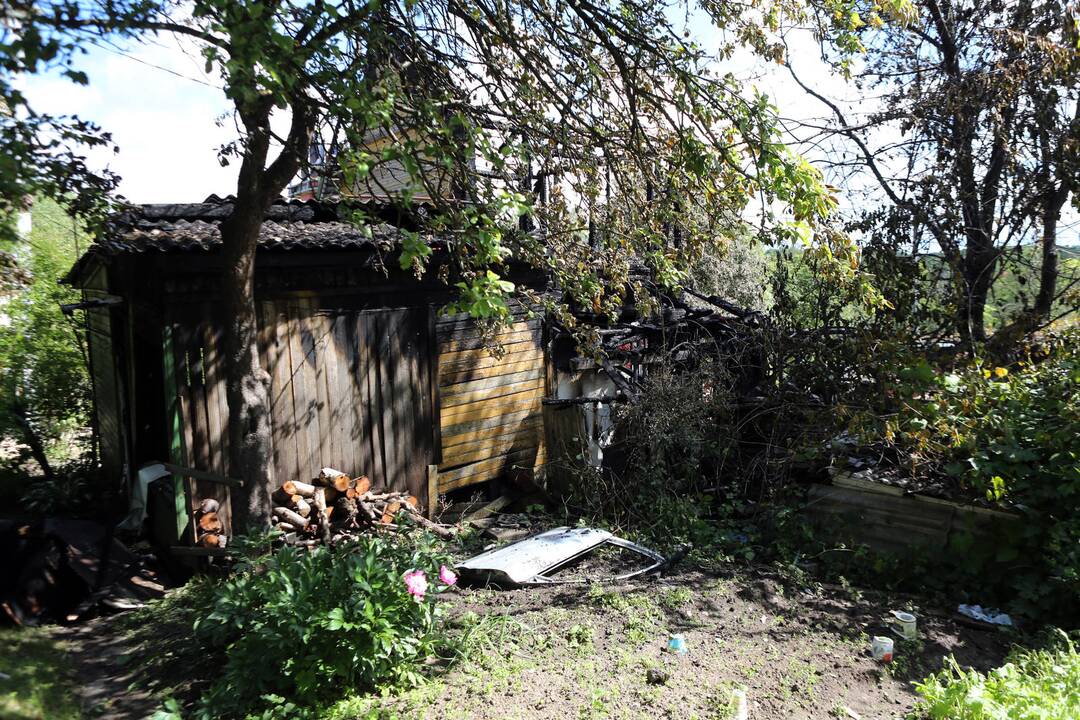Degė sodo namelis