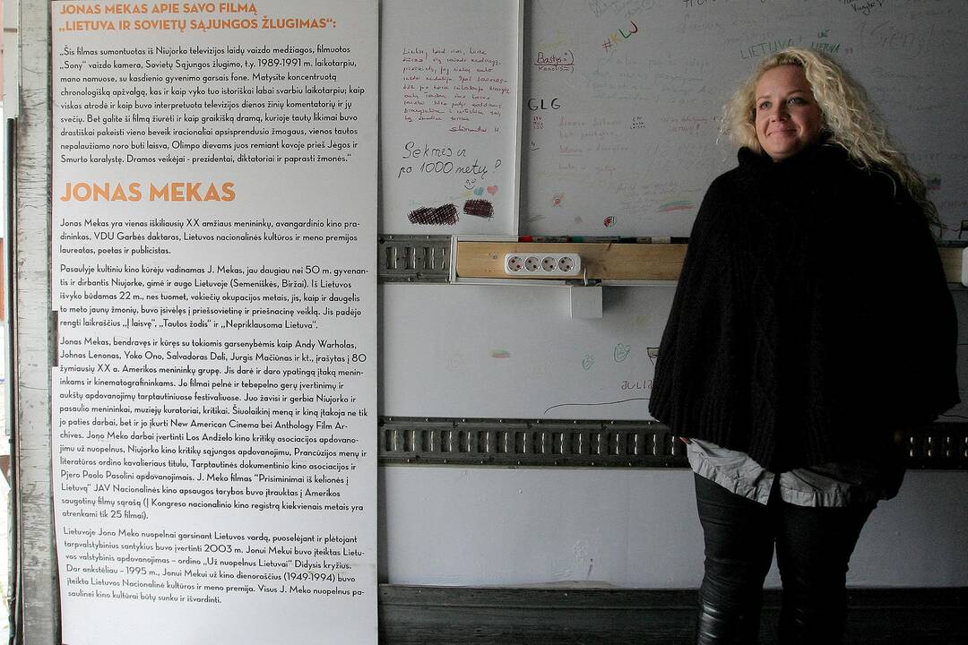 Mobili J. Meko kino galerija iki rugsėjo 11-osios apsistojo Kauno Rotušės aikštėje.