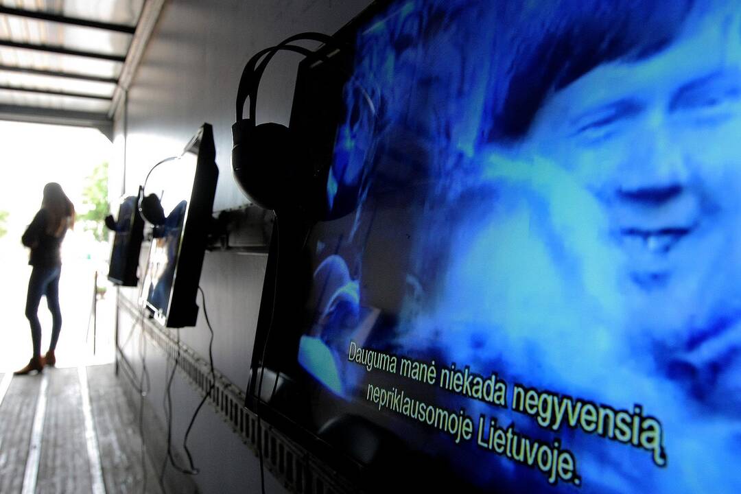 Mobili J. Meko kino galerija iki rugsėjo 11-osios apsistojo Kauno Rotušės aikštėje.