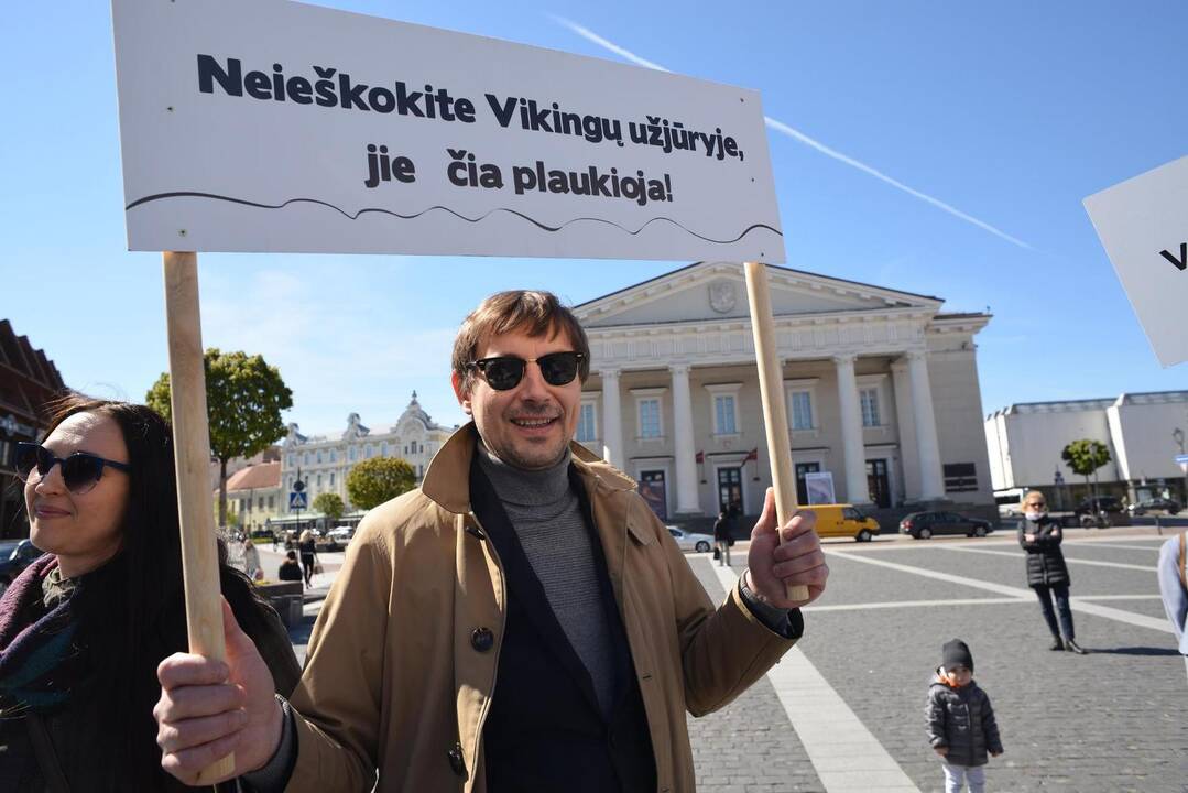 Menininkų mitingas prieš dvasinį terorizmą