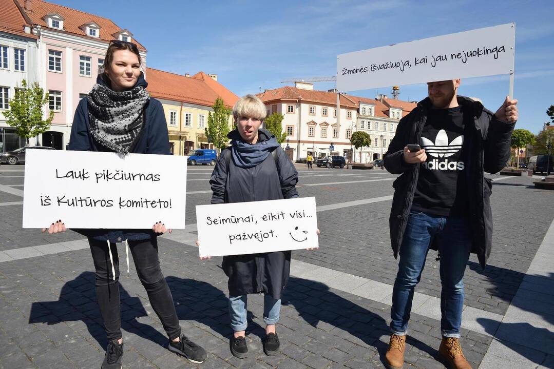 Menininkų mitingas prieš dvasinį terorizmą