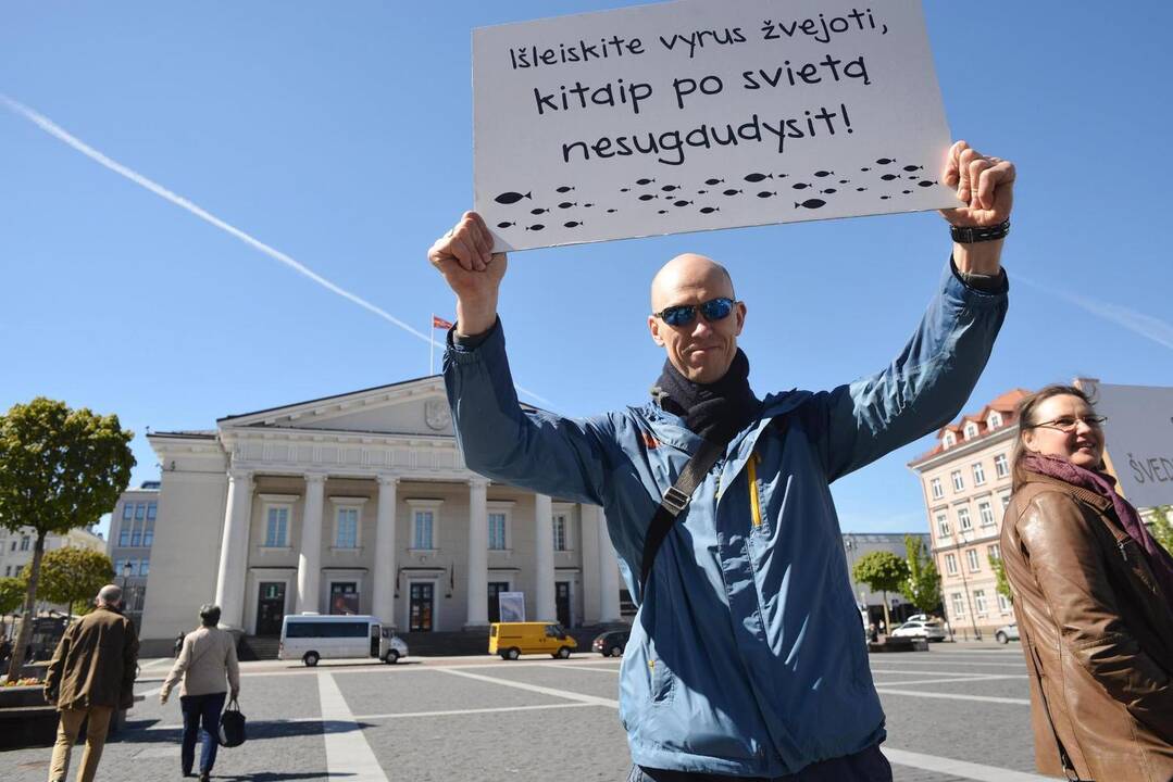 Menininkų mitingas prieš dvasinį terorizmą