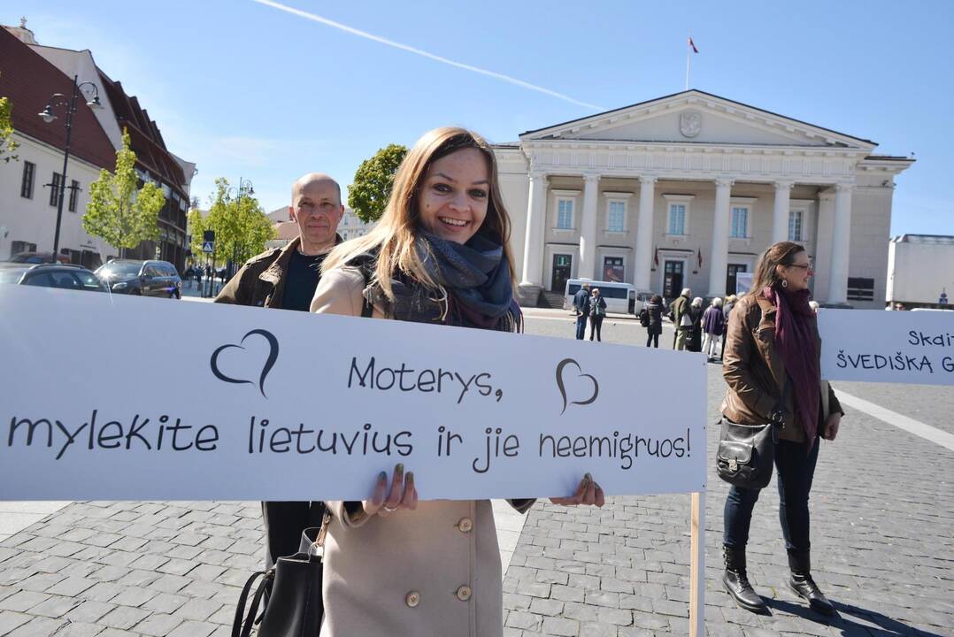 Menininkų mitingas prieš dvasinį terorizmą