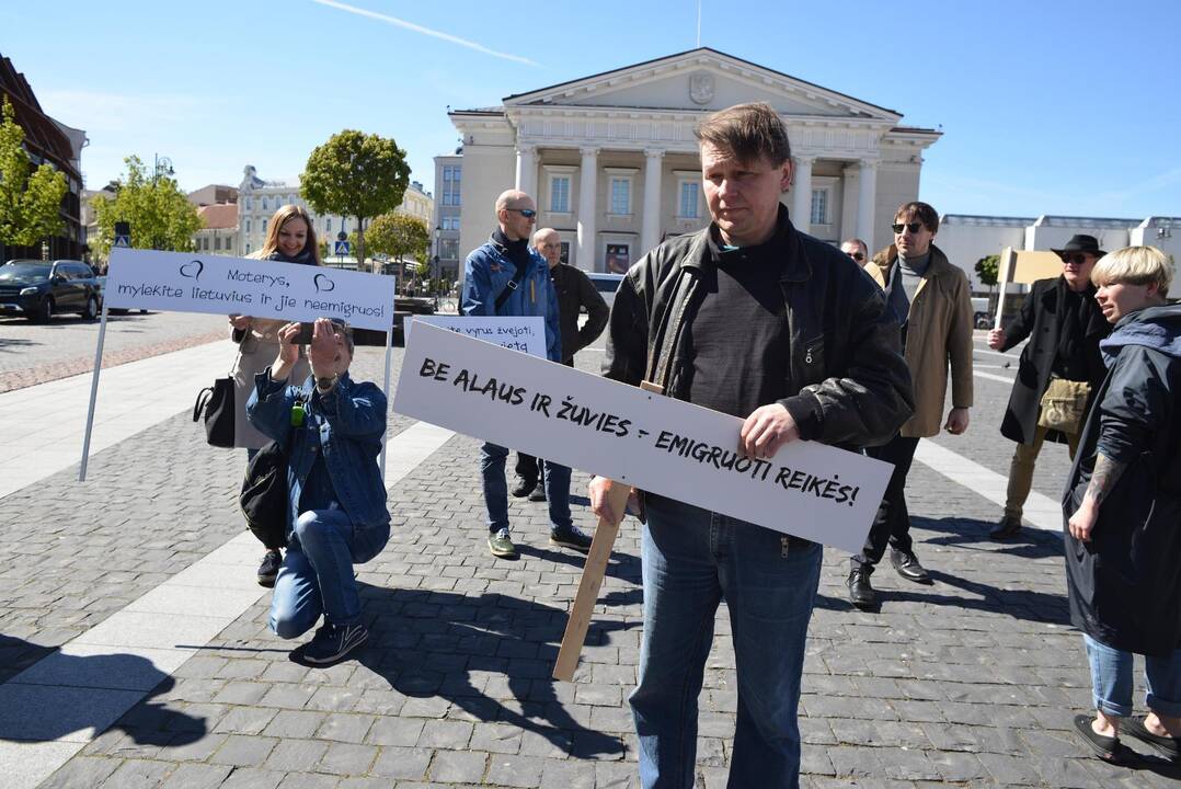 Menininkų mitingas prieš dvasinį terorizmą