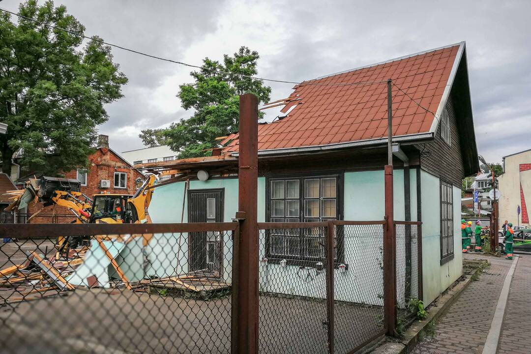 Nelegalių statinių griovimas