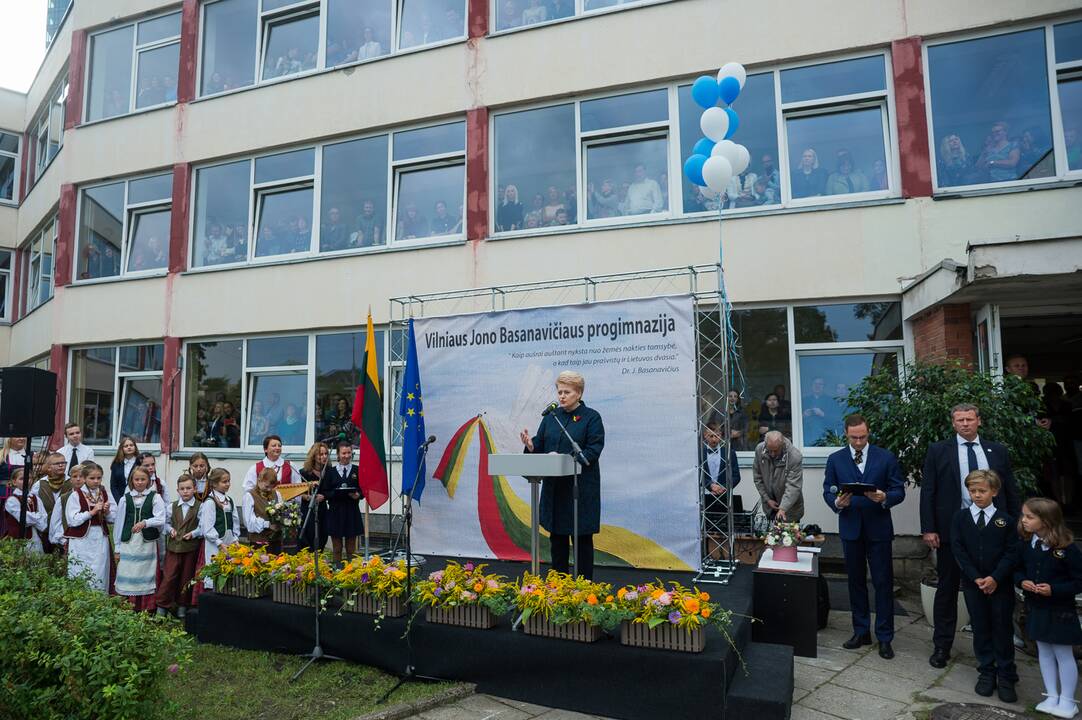 Prezidentė J. Basanavičiaus gimnazijoje