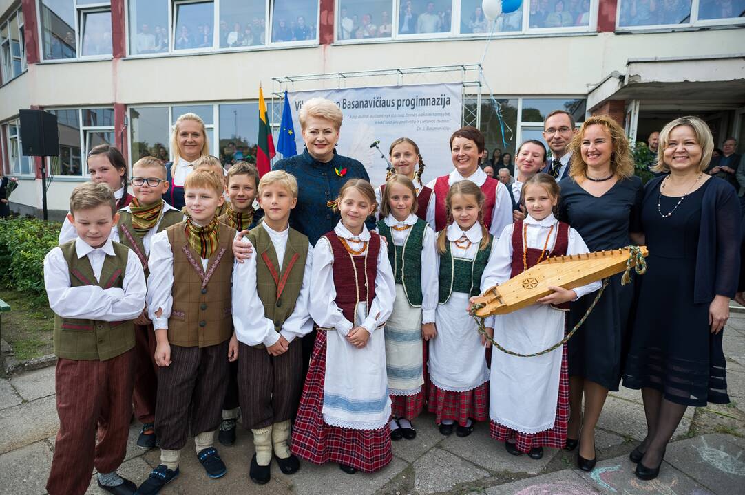 Prezidentė J. Basanavičiaus gimnazijoje