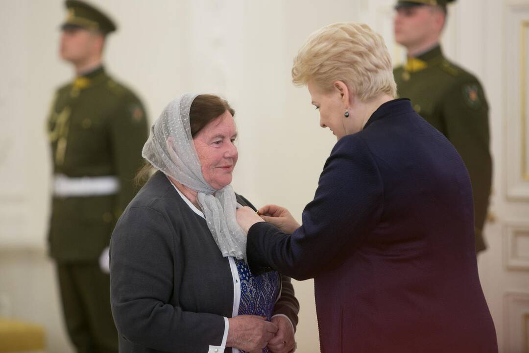 Prezidentė apdovanojo daugiavaikes motinas