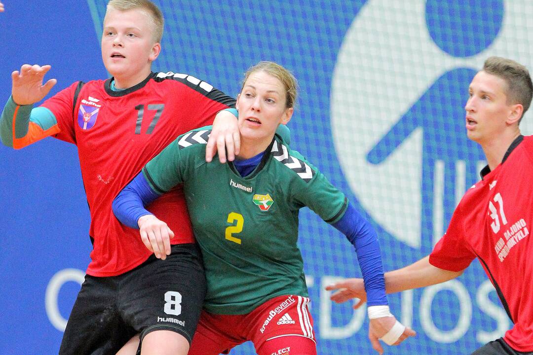 Lietuvos rankininkės įveikė vaikinus