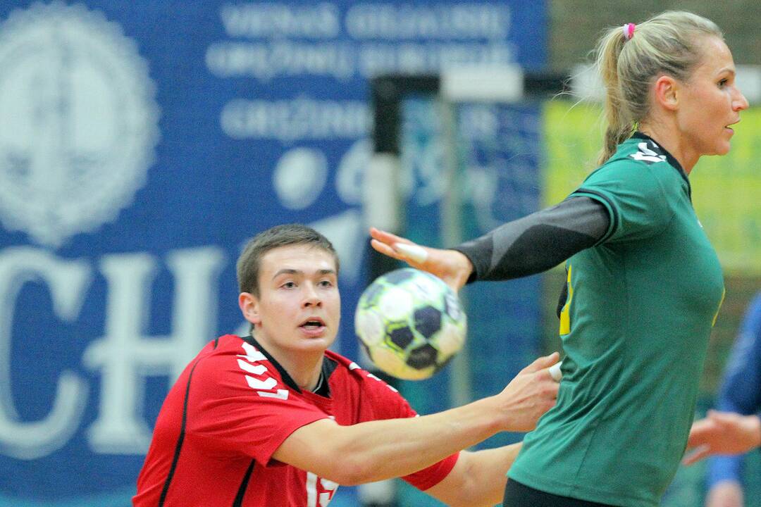 Lietuvos rankininkės įveikė vaikinus