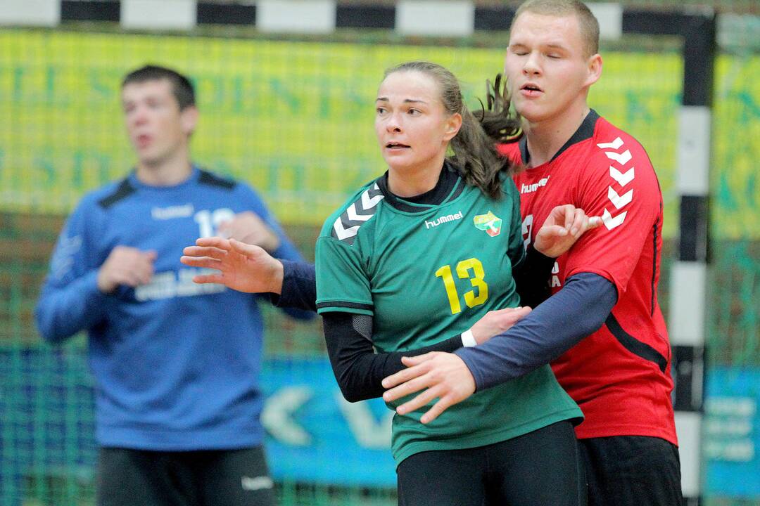 Lietuvos rankininkės įveikė vaikinus