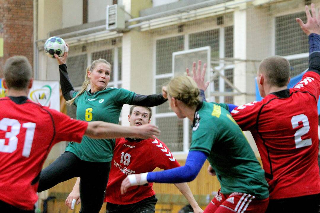 Lietuvos rankininkės įveikė vaikinus